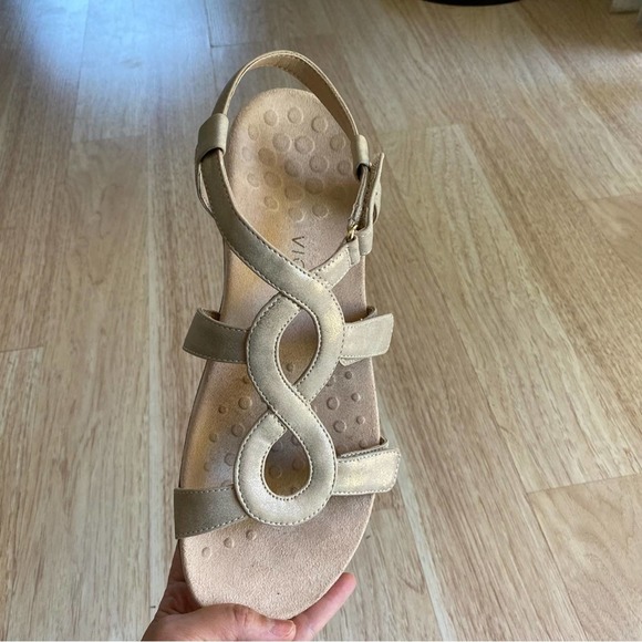Vionic Metallic Creme Comfy Orthotic Jodie Backstrap Sandals Womens Size 10 - Picture 2 of 9